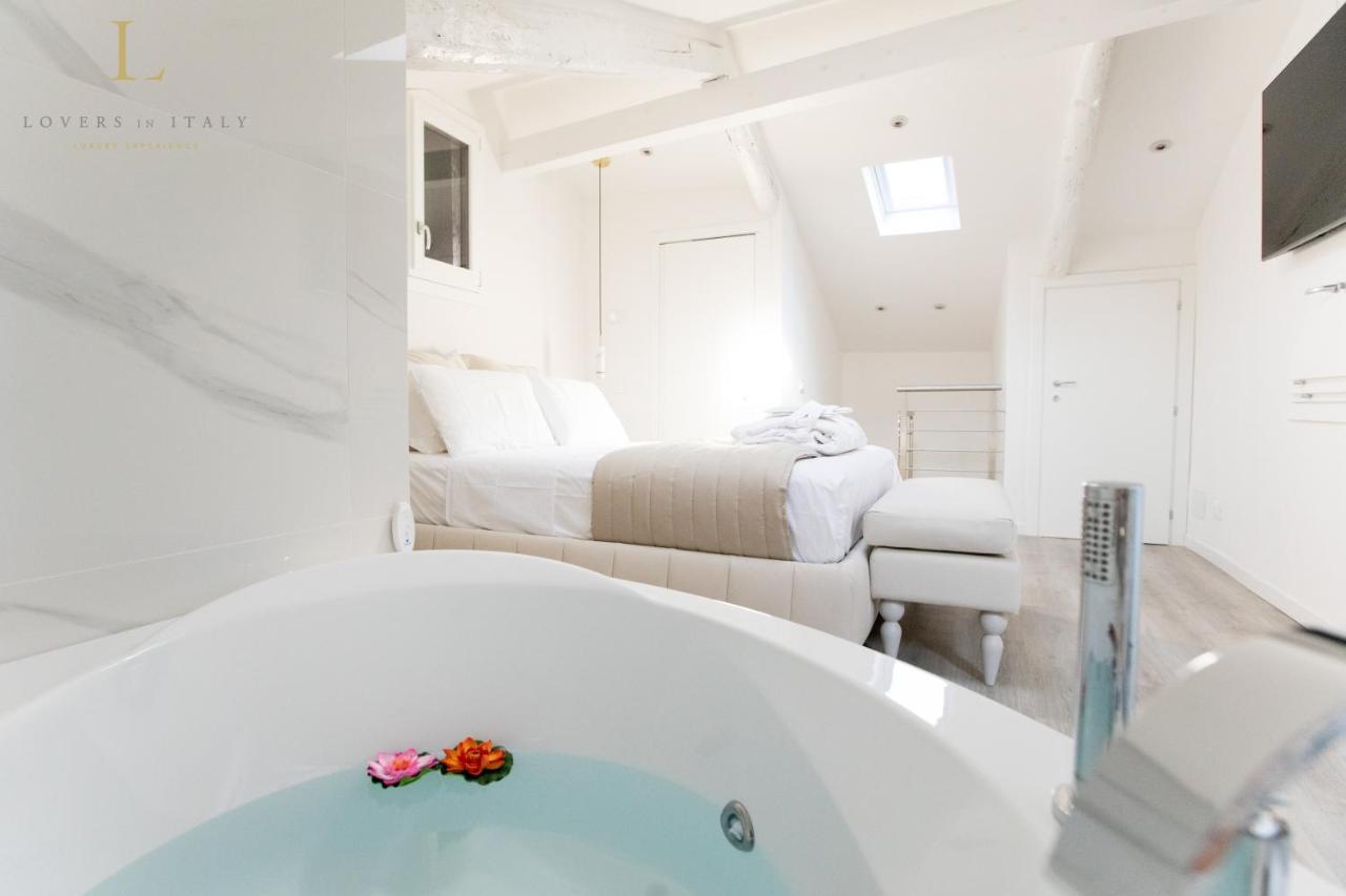 Loversinitaly Romantic Apartments - Altana And Jacuzzi Венеція Екстер'єр фото