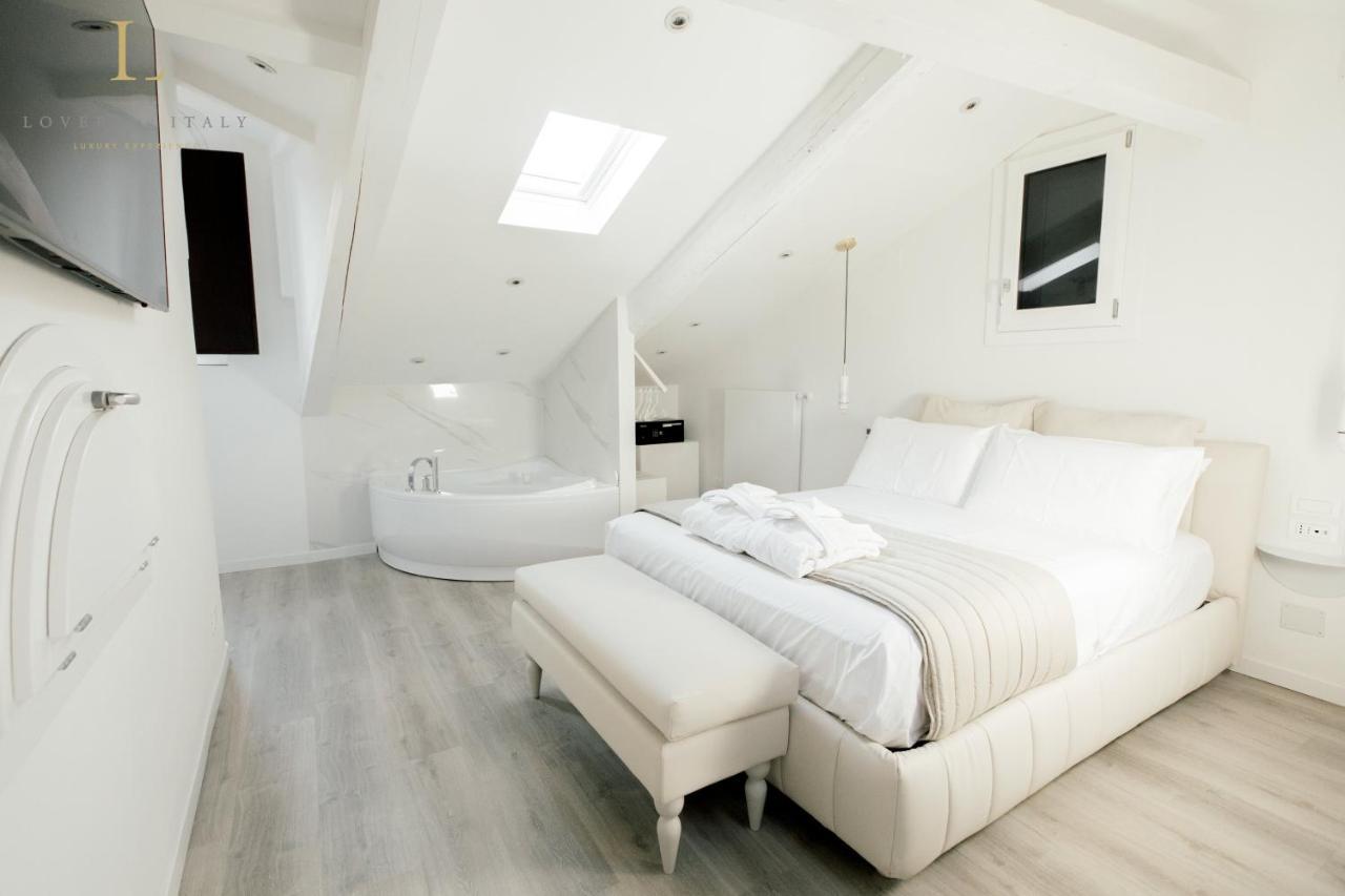Loversinitaly Romantic Apartments - Altana And Jacuzzi Венеція Екстер'єр фото